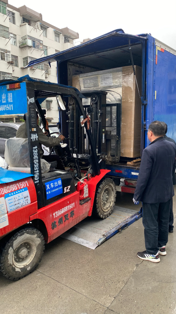 廣州小型酒店工業用洗衣機：三層不銹鋼材質+變頻節能，源頭工廠品質保障